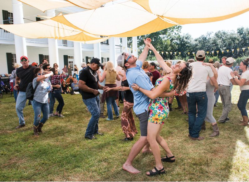 Festivals Acadiens et Creoles - People dancing